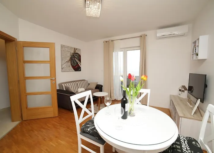 Apartment With Parking Space Supetar, Brac - 12489 *