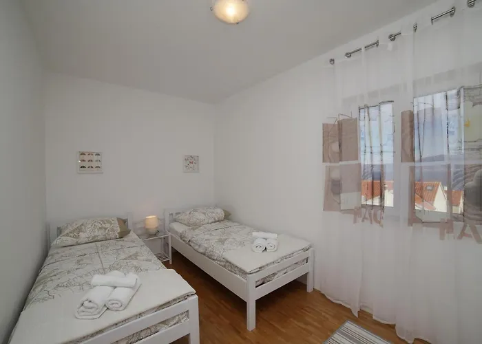 Apartment With Parking Space Supetar, Brac - 12489